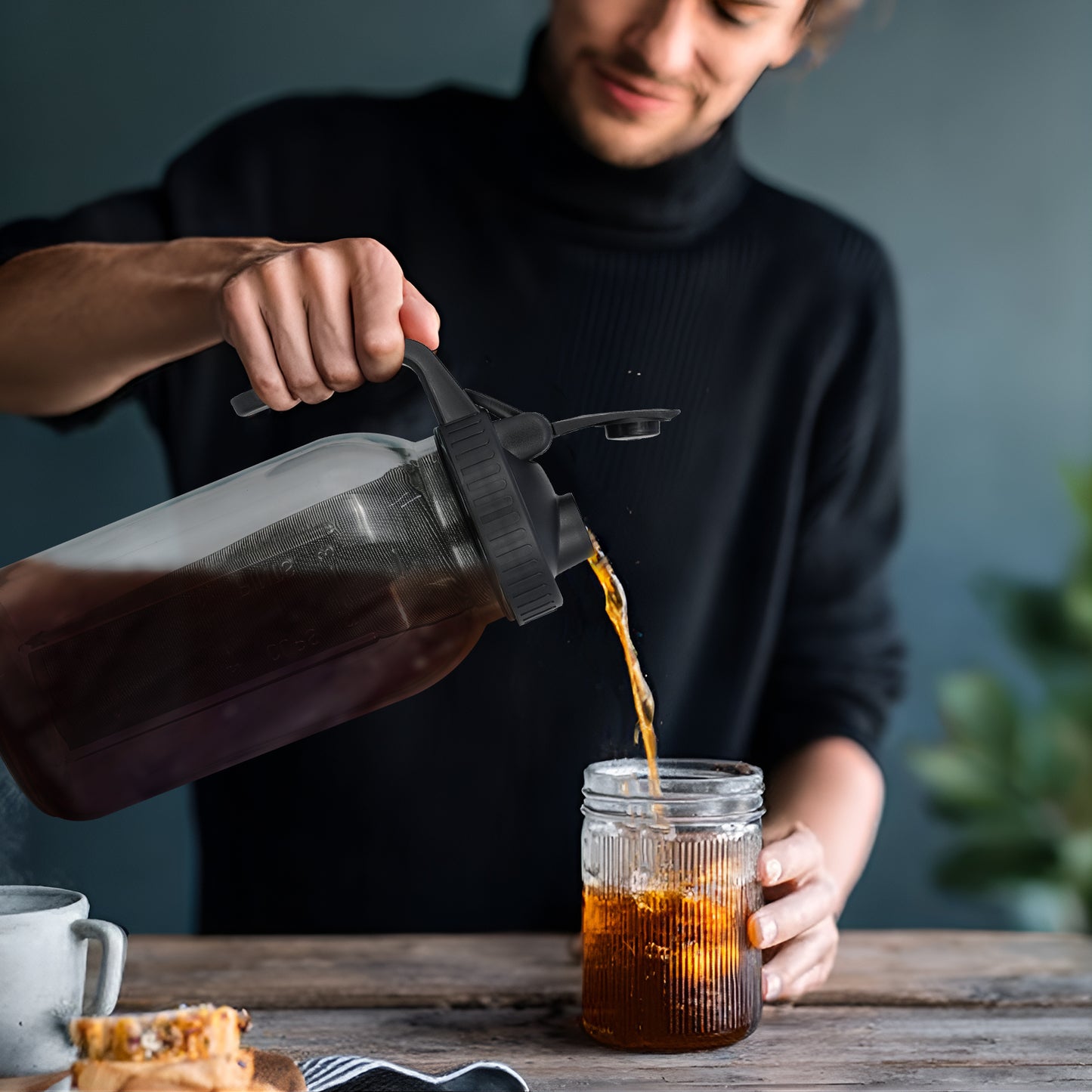 Cold Brew Coffee Maker Pitcher, Glass Pitcher Set with Glass Pitcher, Stainless Steel Filter, Cleaning Brush, 64 oz